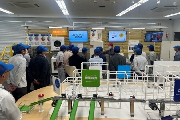 選別工程の説明風景