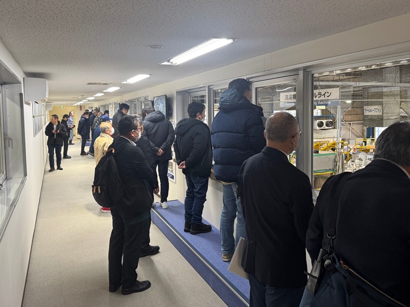 プラント内の見学風景